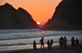 Platéia para o espetáculo do pôr-do-sol em Zipolite, no litoral Pacífico do México